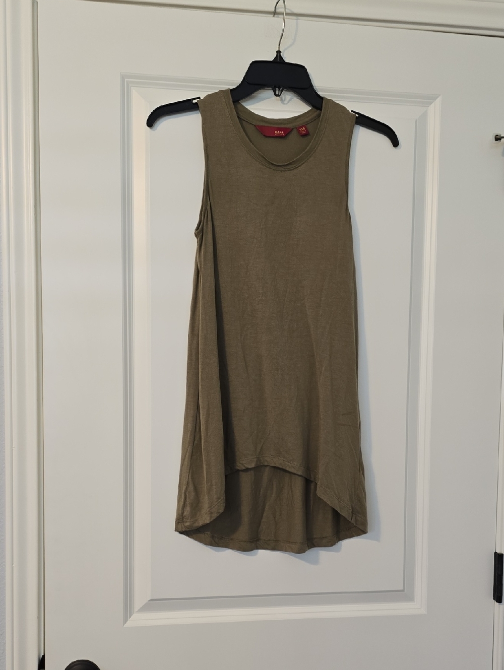 G.I.L.I. Olive Green High-Low Sleeveless Tank Size XXS